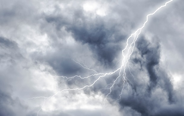 Гроза, град и шквалы: погода на выходные