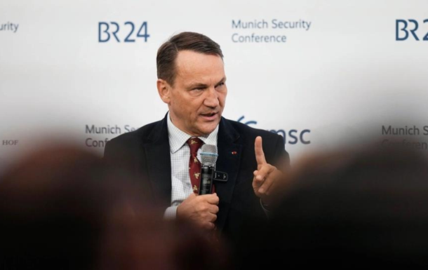 Сикорский заявил, что ЕС может сдерживать Россию и без участия США