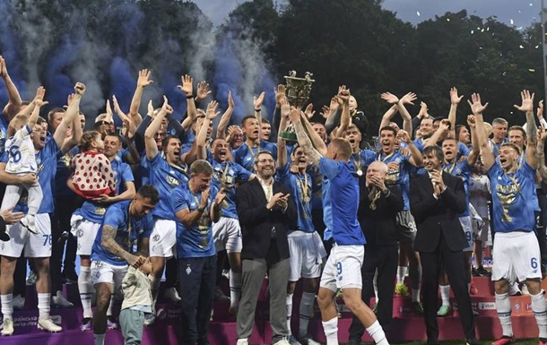 Динамо в сезоні грало без поразок, здобуло золоті медалі та одержує трофей