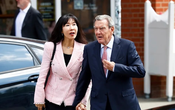 Німецький банк заблокував Шредеру виплати з Росії