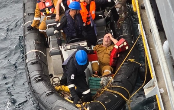 Біля берегів Індії затонуло судно, на борту були українці