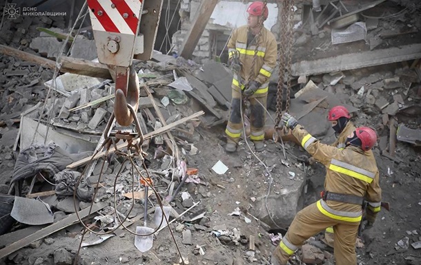 В Николаеве из-под завалов достали тело женщины