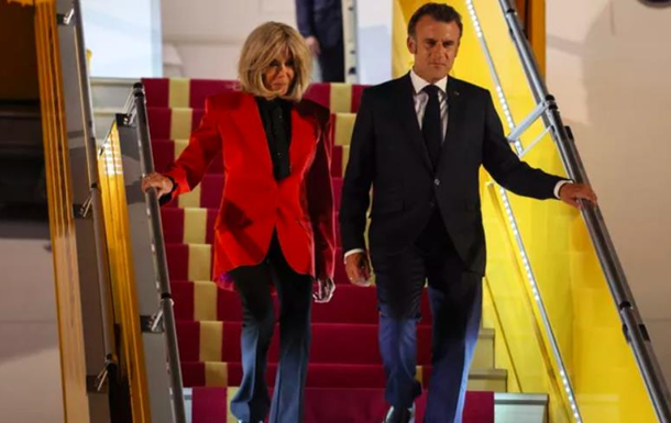 Макрон отримав публічного ляпаса від дружини