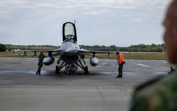 Нидерланды передали Украине последнюю партию F-16