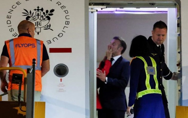 Макрон отрицает пощечину от жены