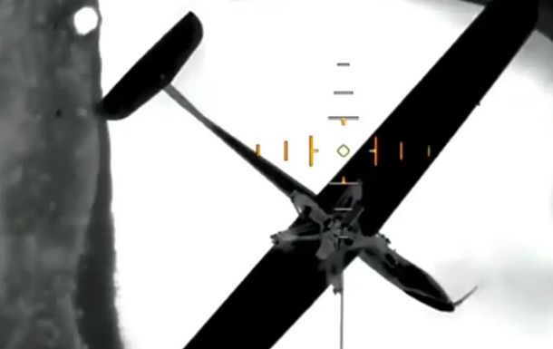 Військові дроном врятували з поля бою розвідувальні БпЛА