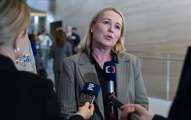 Глава Міноборони Чехія потрапила в аварію