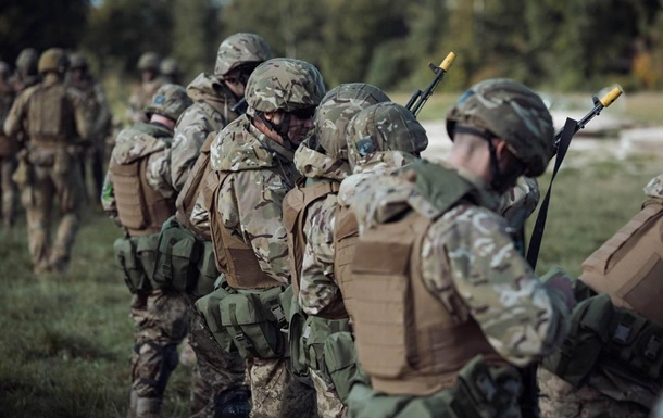 Контракт 18-24: в 28 ОМБр заявили про ажіотаж з-за кордону