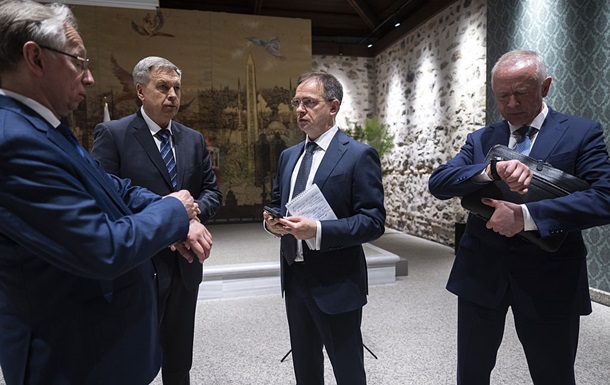 І знову Стамбул. РФ кличе на зустріч без меморандуму