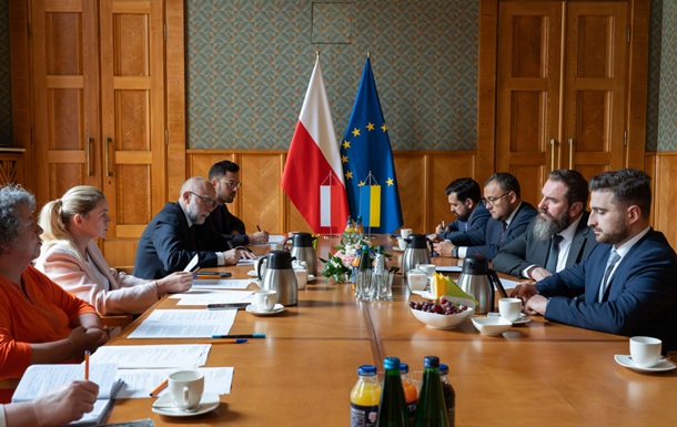 Польша поддержала изучение украинского как второго иностранного в школах