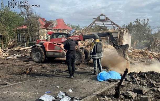 Россияне сбросили авиабомбы на Запорожскую область, есть погибшие