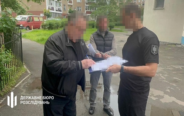 Экс-руководитель управления Миграционной службы начислил себе 365% премии