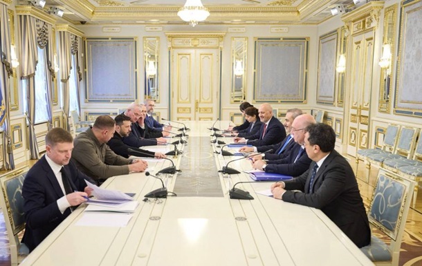 Зеленський зустрівся з главою МЗС Туреччини