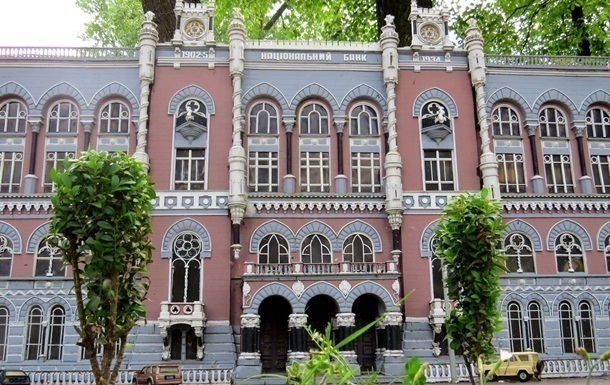 Нацбанк збільшив продаж доларів