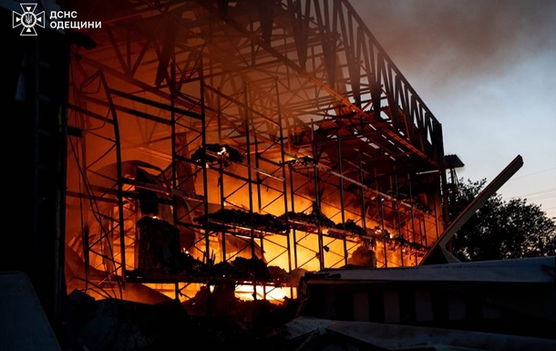 Внаслідок атаки дронів в Одесі постраждали п ятеро людей