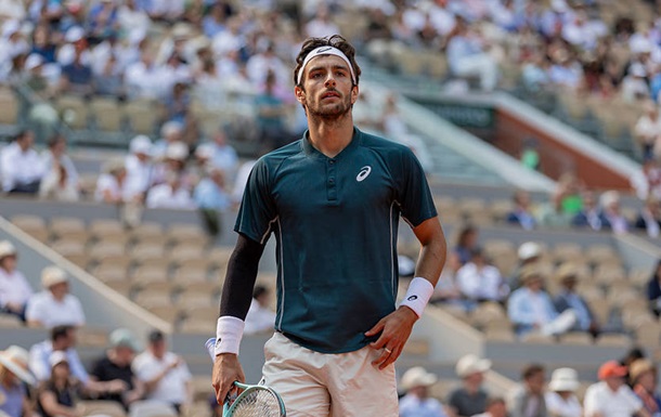 Неудобный момент на Ролан Гаррос: теннисист попал в судью