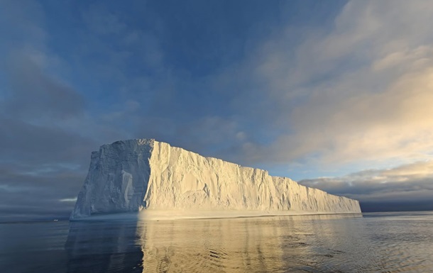 Айсберг размером с Крещатик дрейфует у украинской станции в Антарктиде