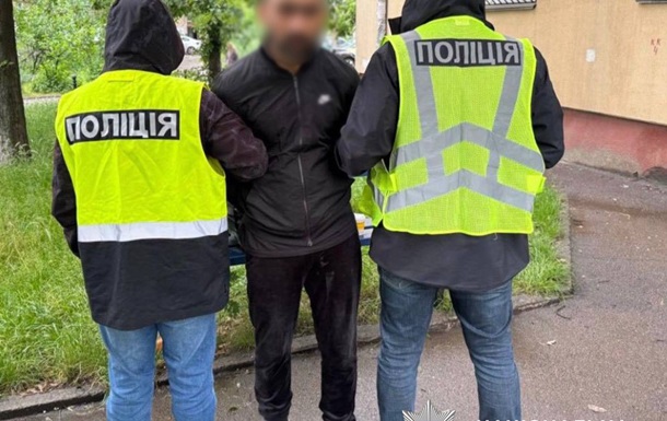 Погрожували гранатою: у Києві двоє іноземців тероризували перехожого