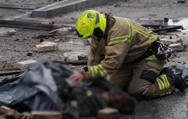 Удар по Киеву: погибли трое спасателей