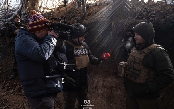 Президент отметил 31 медийщика в День журналиста