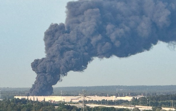 Под Москвой сгорел большой склад топлива