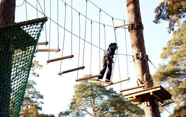 В Киеве подросток упал с канатной дороги