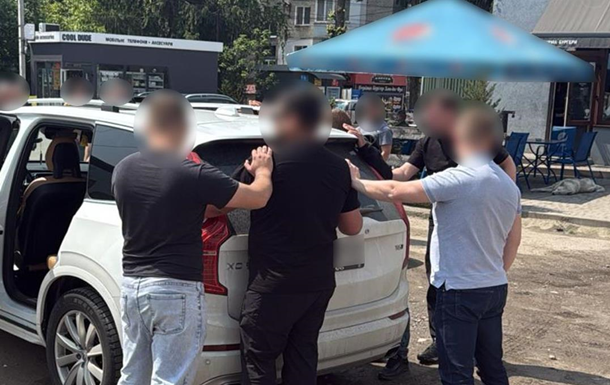 Предлагал взятку за СОЧ: во Львове задержали родственника военного