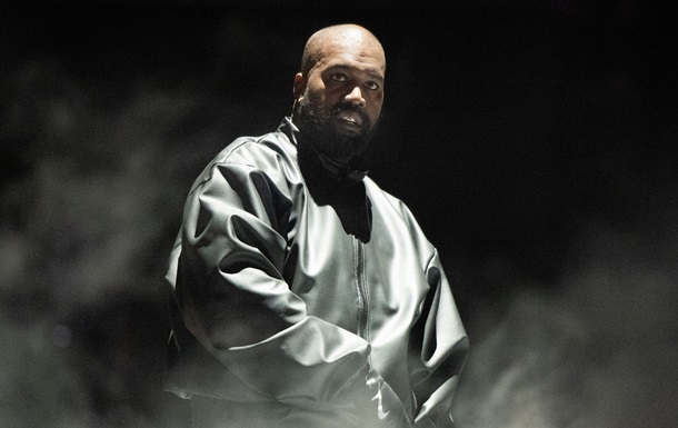 Канье Уэст окончательно изменил имя и фамилию