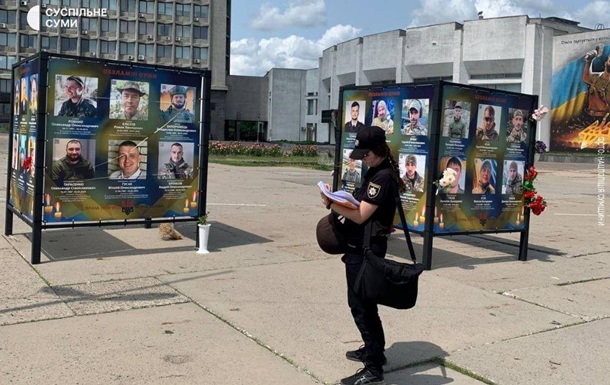 В Сумах на портретах погибших воинов вырезали Z