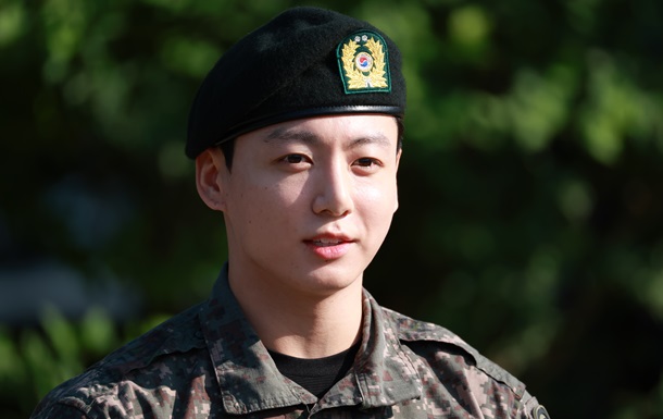 Фанатка пыталась влезть в дом солиста BTS после его демобилизации