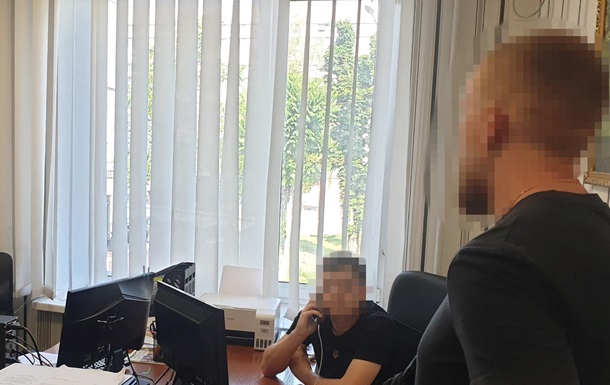 На Днепропетровщине правоохранитель за деньги удалял данные об уклонистов
