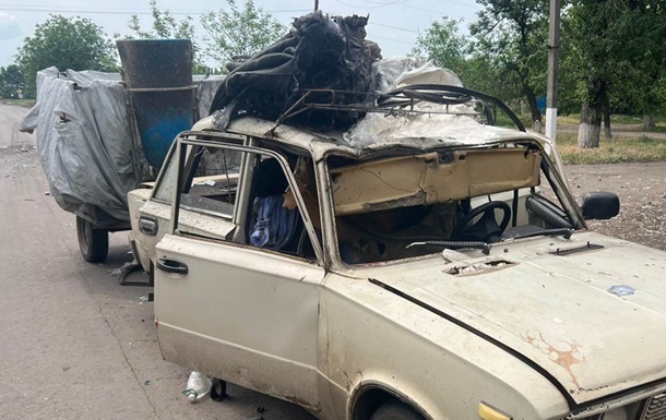 Росіяни вдарили дронами по автобусу та авто на Донеччині: є загиблі