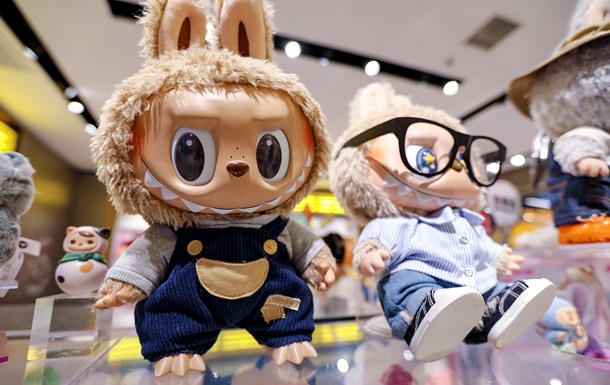 Гігантську іграшку Лабубу продали за рекордну суму