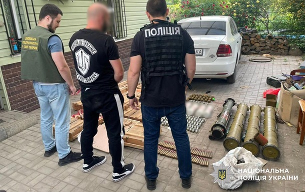 Незаконний обіг зброї: в Україні понад 500 обшуків