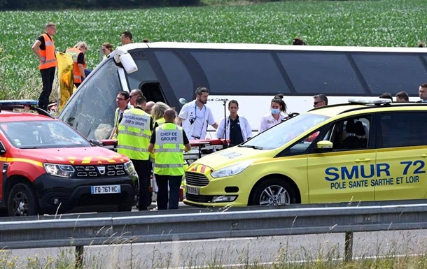 Смертельне ДТП з українцями у Франції: відомо про стан постраждалих дітей