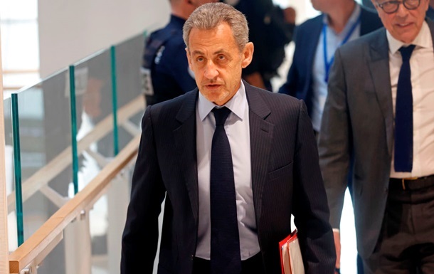 Саркози лишили высшей государственной награды