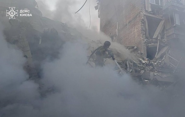 РФ вдарила по Києву ракетою з касетним боєприпасом