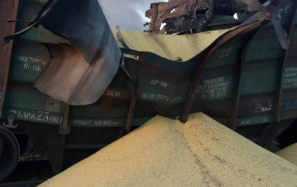 Росіяни пошкодили вагони із зерном у Києві