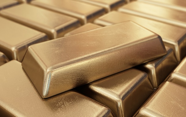 Центробанки скупают золото рекордными темпами