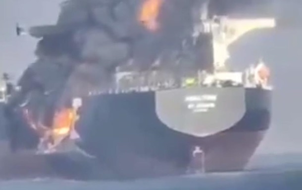 У берегов ОАЭ  теневой  танкер России столкнулся с другим судном - СМИ