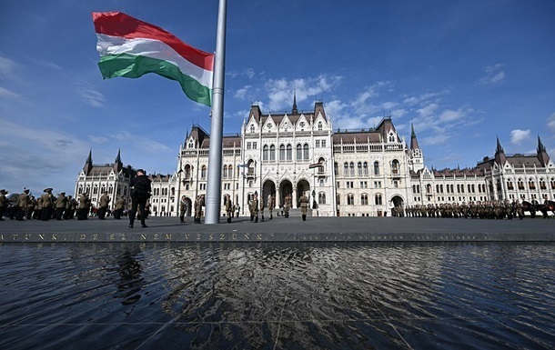 Опозиція в Угорщині випереджає партію Орбана на 15% - опитування