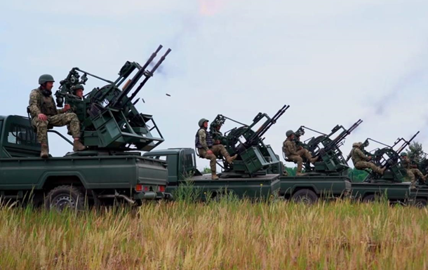 Нічна російська дронова атака: є шість влучань