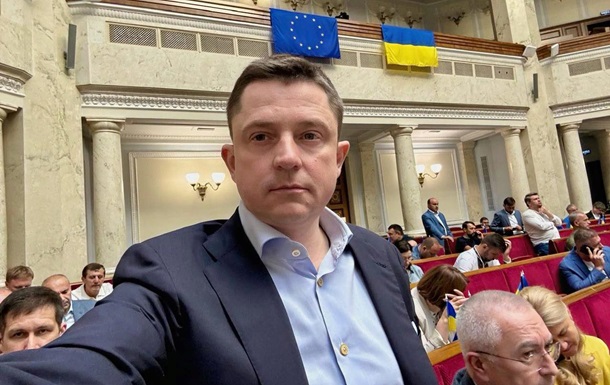Народный депутат Долгий сложил мандат