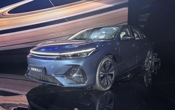 Geely представила  супергібрид   із запасом ходу понад 2100 км