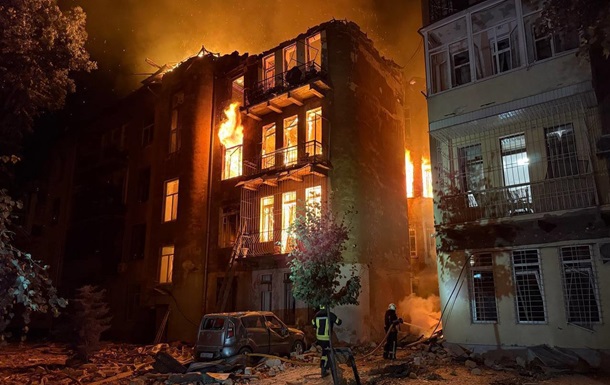 Атака на Одессу: под завалами ищут человека