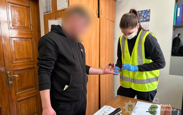 Поранив і пограбував військового: одесит отримав вісім років за напад