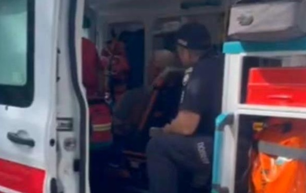 Полиция расследует падение мужчины из окна здания ТЦК