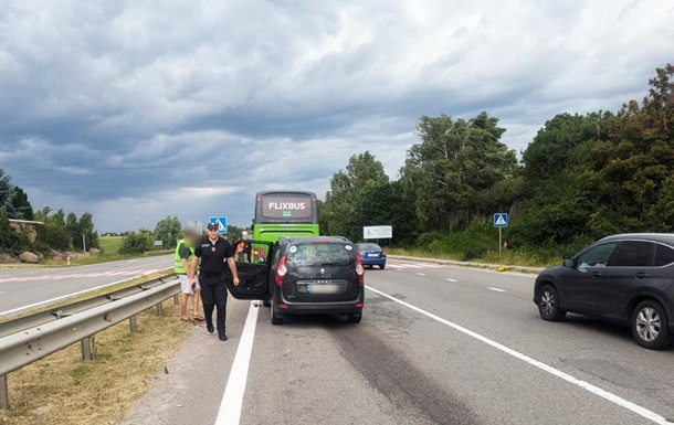 В ДТП под Ровно пострадали трое детей