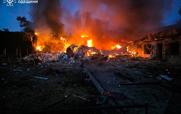 Удар по Одесщине: горели станция  скорой  и дома