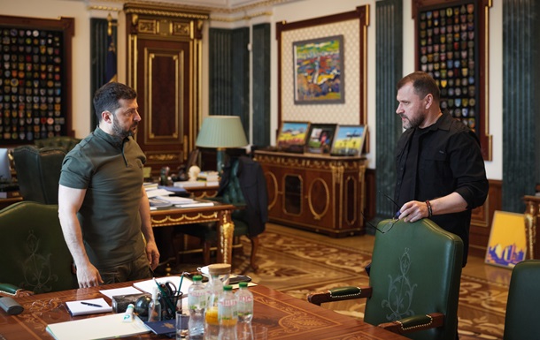 Зеленский и глава МВД обсудили противодействие псевдоволонтерам
